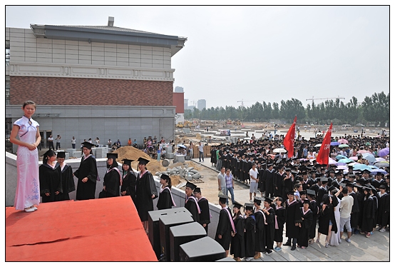 晋中学院隆重举行2013届学生毕业典礼