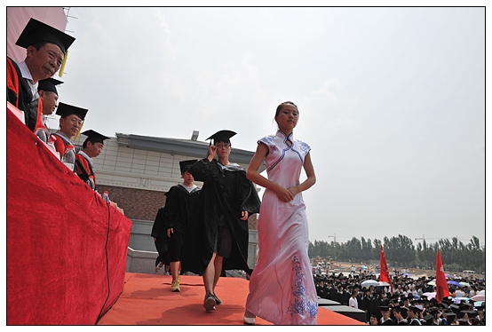 晋中学院隆重举行2013届学生毕业典礼