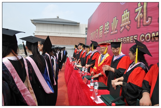 晋中学院隆重举行2013届学生毕业典礼