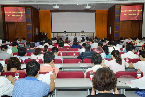 ѧУ�ٿ��ڶ����ְ����������߹����Ա�������ڶ��λ���