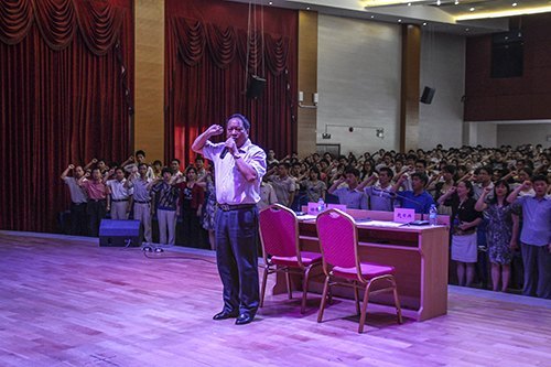 惠州学院举行“七一”党员宣誓大会