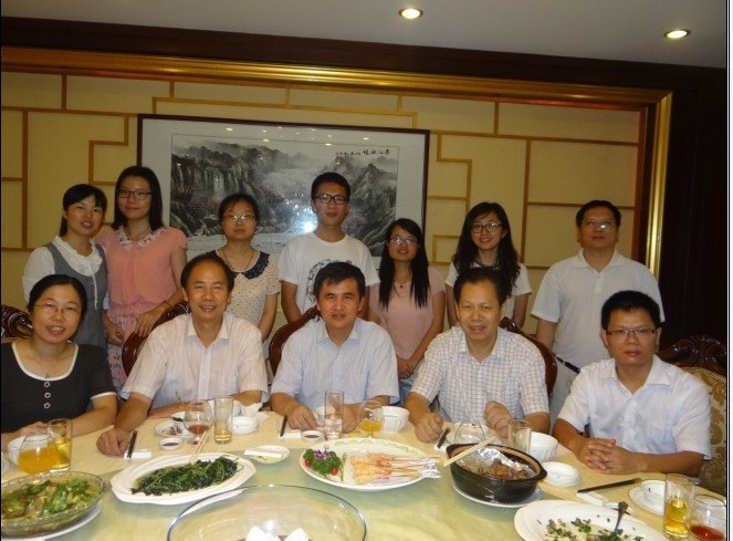 鸿鹄飞四海,深情留校园――经管学院开展2013届毕业生文明离校系列活动