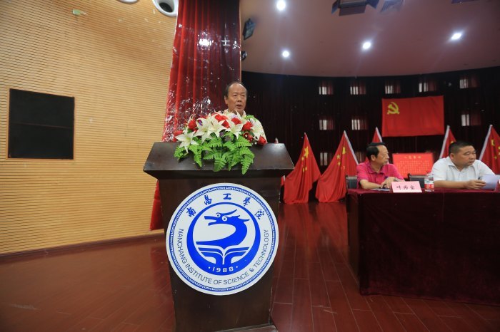 南昌工学院2013年“七一”表彰大会暨新党员入党宣誓仪式隆重…
