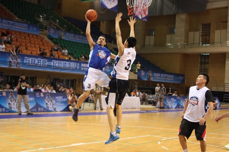 ѧУ����������ٻ�ȫ����ѧ���������������ܹھ�