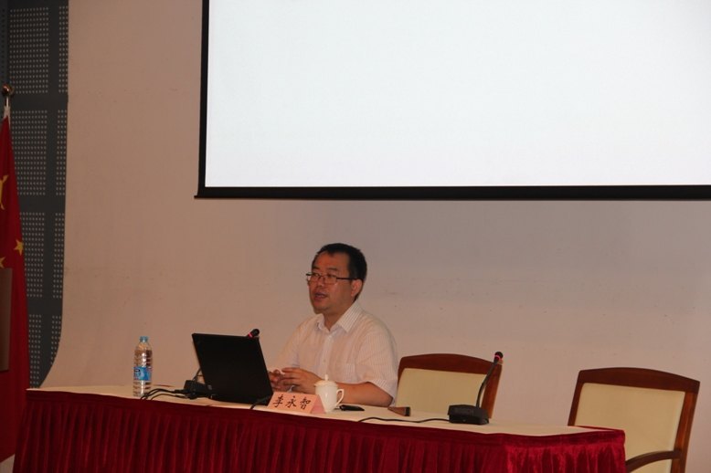 东华大学举行“信息技术对教育的革命性影响”专题报告