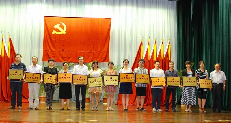 ����ѧԺ��ί���Ͼ���ѧ���ڡ�˫������ϲ�����