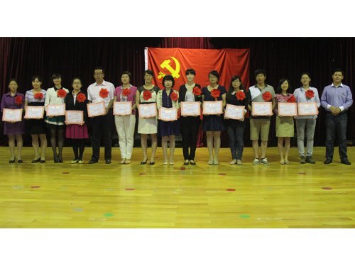 云南师范大学商学院隆重召开庆祝建党92周年表彰大会暨新党员宣誓仪式