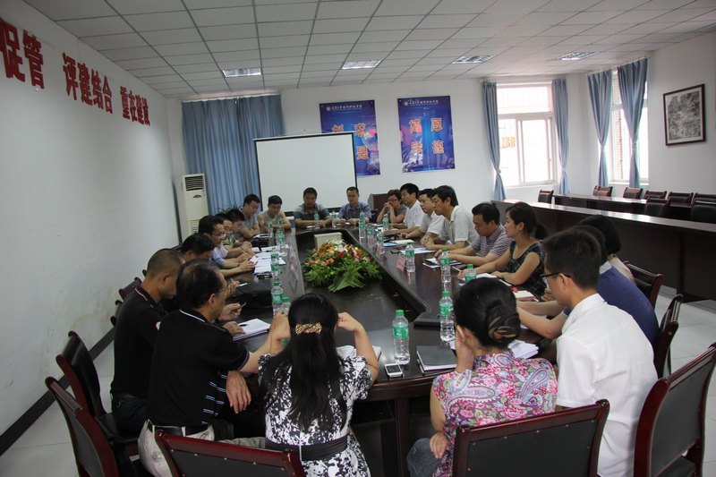 市教委督查学校安全工作