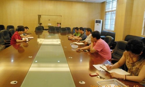 黄小妮副院长检查体育系和后勤保障工作