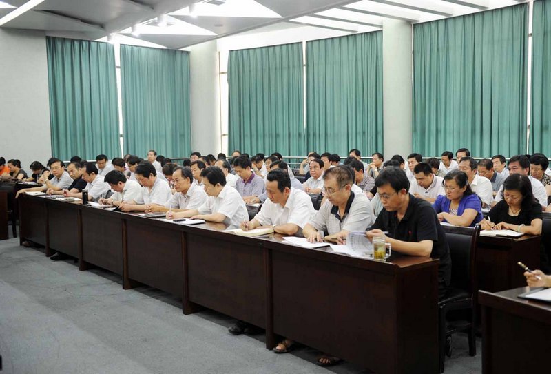 ����ѧԺ���е���Ⱥ��·�߽���ʵ����Ǹ���ѵ��