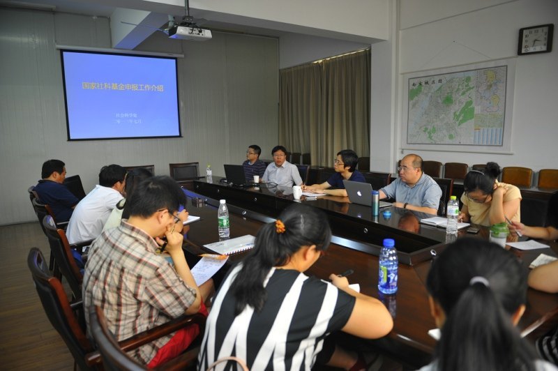 金陵学院举行青年教师科研能力培养系列讲座之二