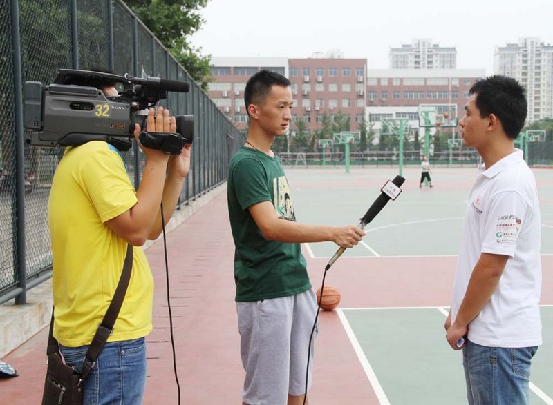 “姚基金希望小学篮球季”支教志愿者“惹”新闻媒体关注