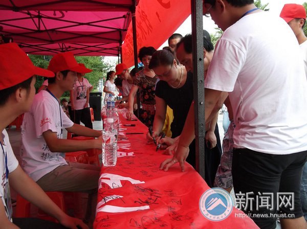 全城护水 化学化工学院志愿者带动市民呵护母亲河