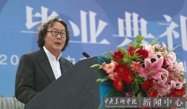 2013届毕业典礼隆重举行