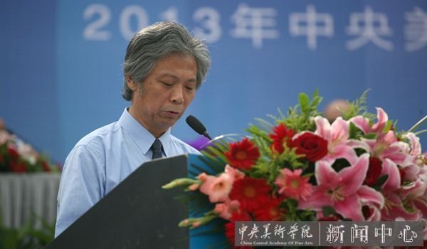 2013届毕业典礼隆重举行