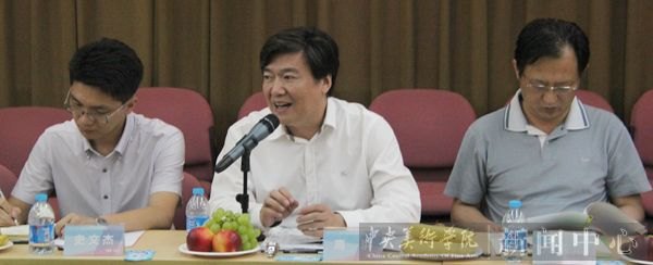 2013届毕业生座谈会举行