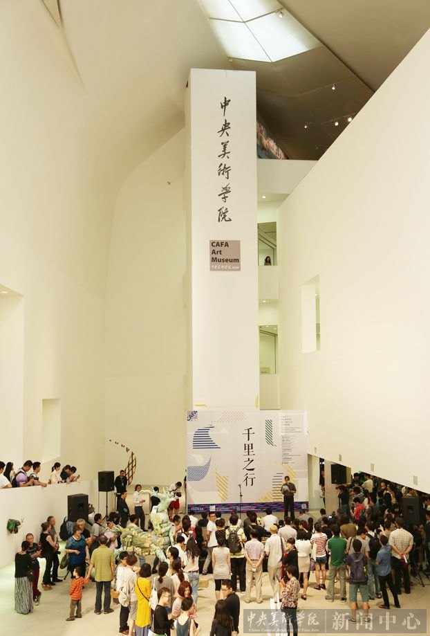 踏上艺术人生的新起点:“千里之行”2013届毕业生优秀作品展开幕