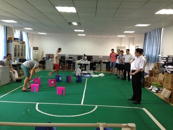 校党委副书记田辉玉一行检查暑期工作 慰问在岗职工和留校学生