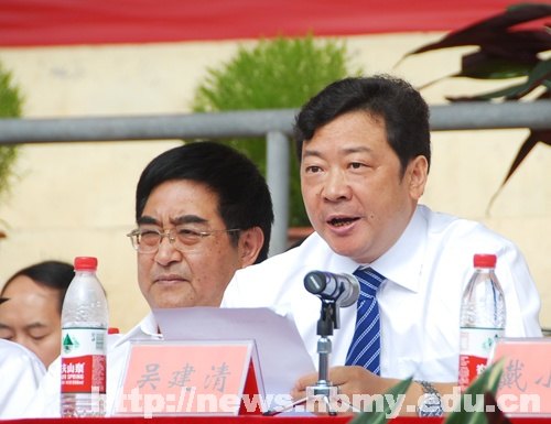 学校隆重举行2012级新生开学典礼暨军训动员大会