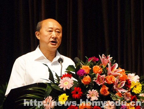 学校隆重庆祝第二十八个教师节