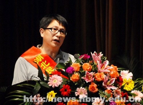 学校隆重庆祝第二十八个教师节