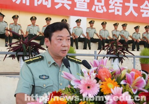 湖北民族学院隆重举行2012级军训阅兵暨总结大会