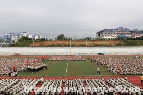 军训团举行军训会操