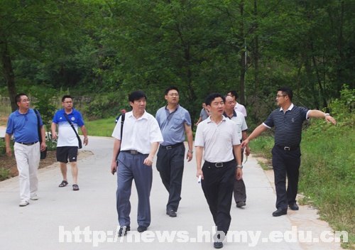 恩施市领导主持召开科技学院校园扩建项目现场办公会