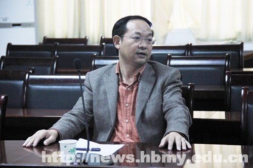 戴小明在化环学院、法学院访谈学生代表