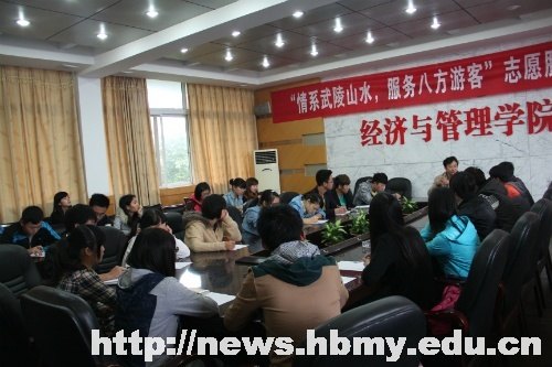 吴建清访谈经济与管理学院学生代表