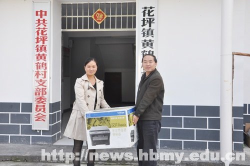 信息工程学院党员干部赴黄鹤村学习体验社会主义新农村建设