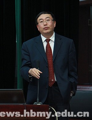 四川大学副校长步宏来湖北民族学院讲学
