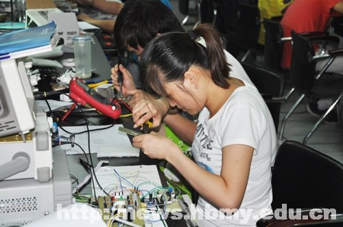 信息工程学院学生喜获两大学科竞赛大奖