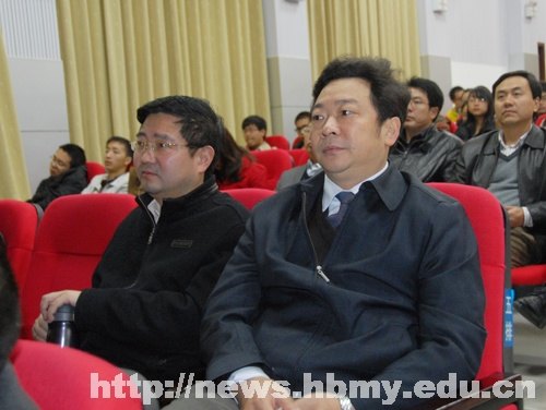 【学习十八大精神】学校组织师生集中收看十八大开幕式直播
