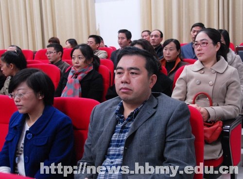 【学习十八大精神】学校组织师生集中收看十八大开幕式直播
