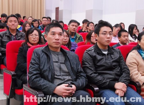 【学习十八大精神】学校组织师生集中收看十八大开幕式直播