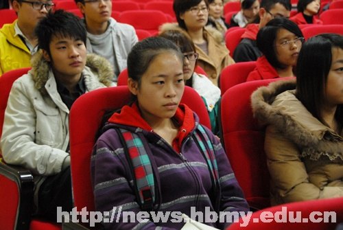【学习十八大精神】学校组织师生集中收看十八大开幕式直播