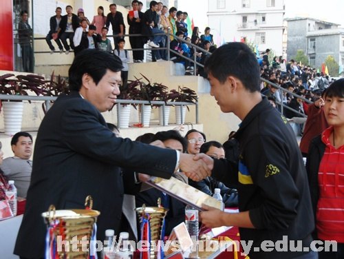 ��2012�˶��᡿��������ѧԺ2012���＾�˶���ʤ����Ļ