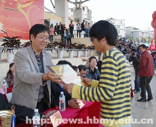 ��2012�˶��᡿��������ѧԺ2012���＾�˶���ʤ����Ļ