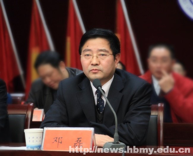 学校隆重表彰优秀学生