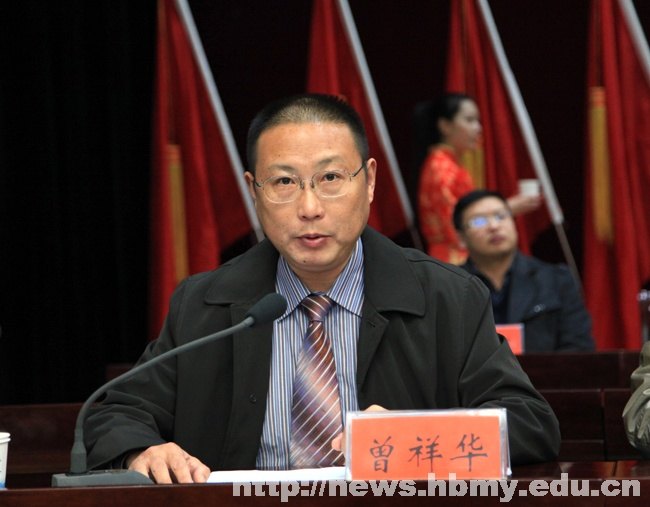 学校隆重表彰优秀学生