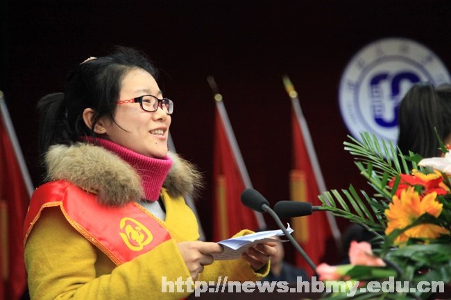 学校隆重表彰优秀学生