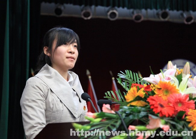 学校隆重表彰优秀学生