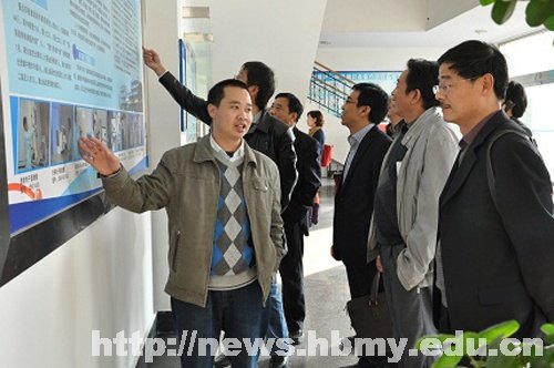 民建湖北民族学院支部与恩施巨鑫公司洽谈校企合作