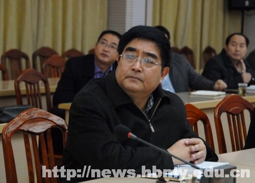 【学习十八大精神】学校开展党委中心学习组十八大专题(扩大)学习