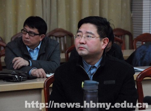 【学习十八大精神】学校开展党委中心学习组十八大专题(扩大)学习