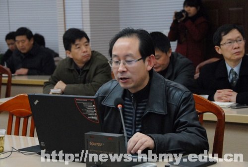 【学习十八大精神】学校开展党委中心学习组十八大专题(扩大)学习