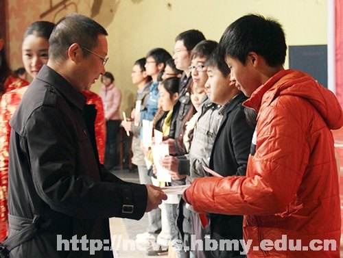 湖北民族学院举行第二届民族文化节闭幕式暨颁奖晚会