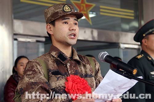 湖北民族学院20名学子携笔从戎 奔赴绿色军营