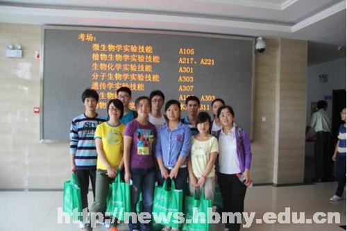 湖北民族学院学生在湖北省高等学校第二届大学生生物实验技能竞赛中获佳绩